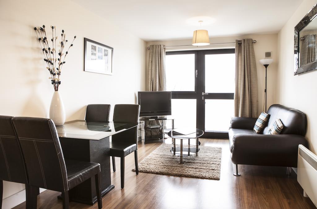Cheltenham Plaza Apartments Ashchurch Ngoại thất bức ảnh