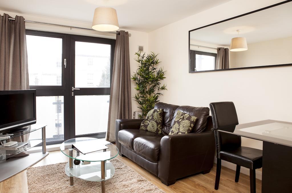 Cheltenham Plaza Apartments Ashchurch Ngoại thất bức ảnh