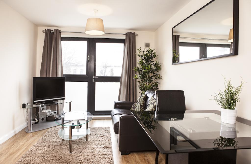 Cheltenham Plaza Apartments Ashchurch Ngoại thất bức ảnh