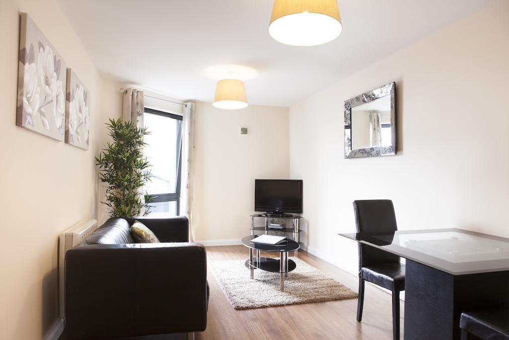 Cheltenham Plaza Apartments Ashchurch Ngoại thất bức ảnh