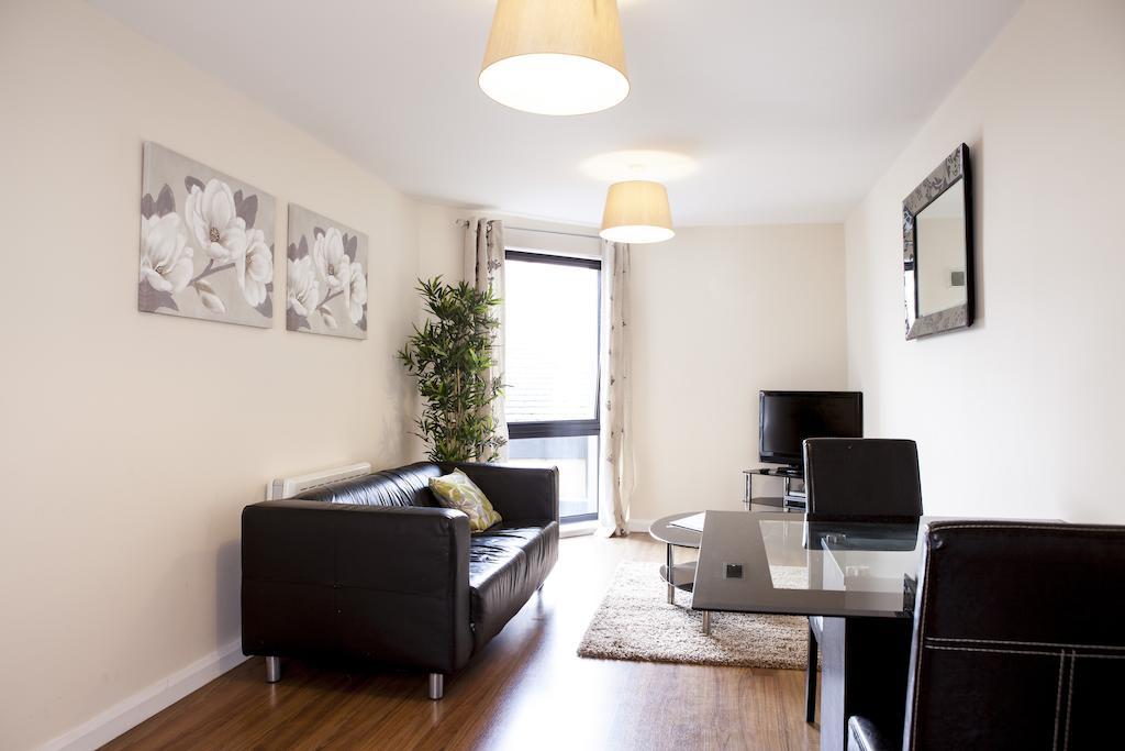 Cheltenham Plaza Apartments Ashchurch Ngoại thất bức ảnh