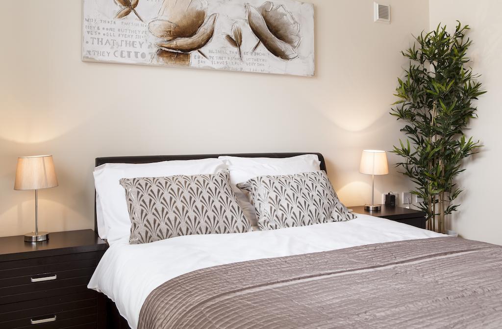 Cheltenham Plaza Apartments Ashchurch Ngoại thất bức ảnh
