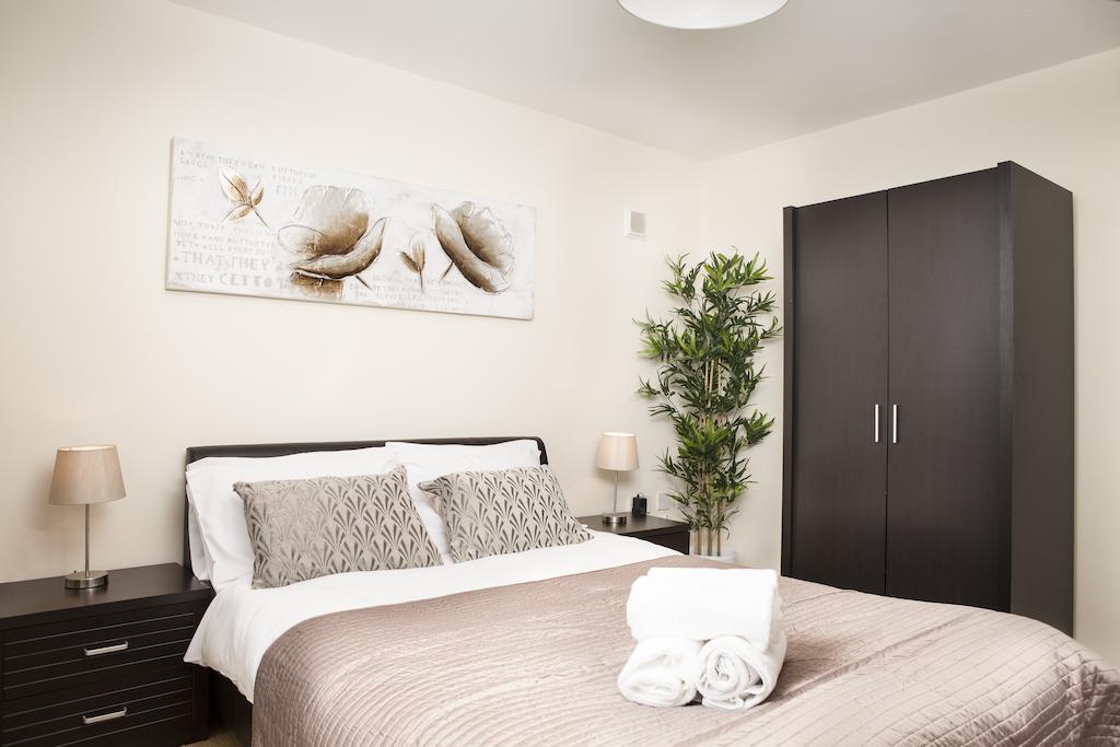 Cheltenham Plaza Apartments Ashchurch Phòng bức ảnh