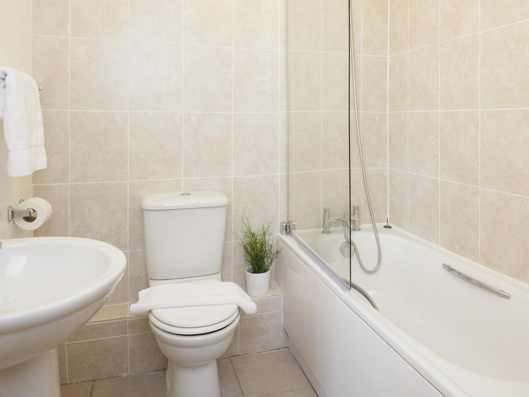 Cheltenham Plaza Apartments Ashchurch Ngoại thất bức ảnh