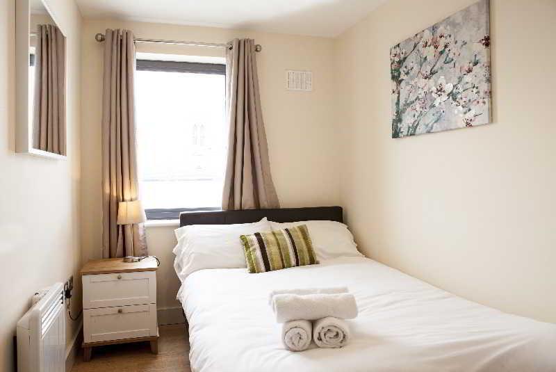 Cheltenham Plaza Apartments Ashchurch Ngoại thất bức ảnh